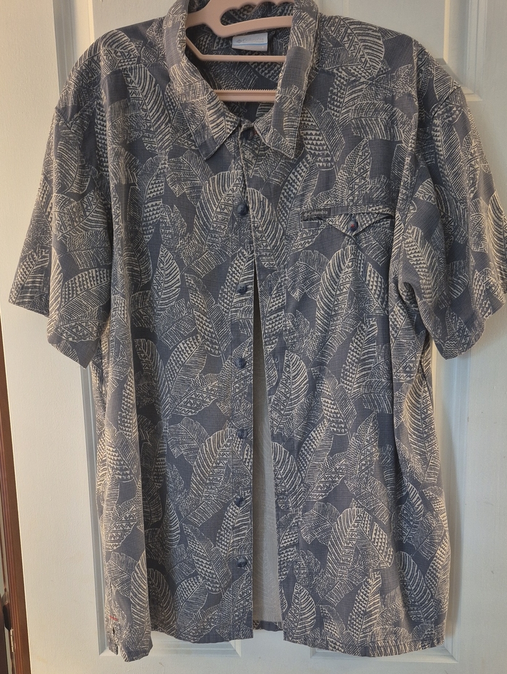 Columbia Men's Short-Sleeve Button-Up Shirt - Gray Leaf Print